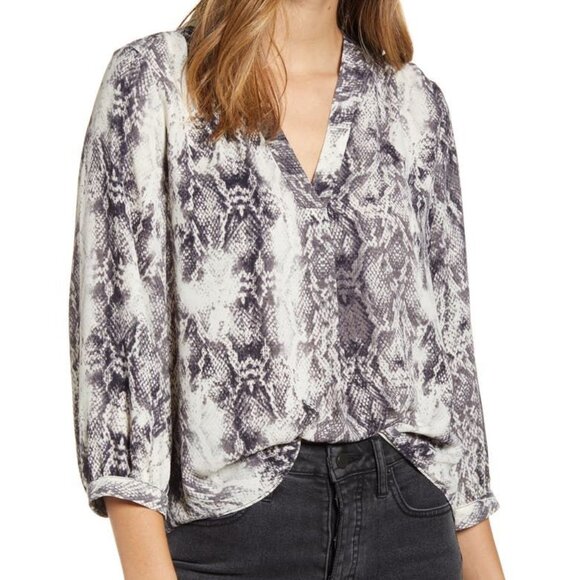 Vince Camuto Snake Print Rumple Blouse Size Medium NWT - Picture 1 of 11